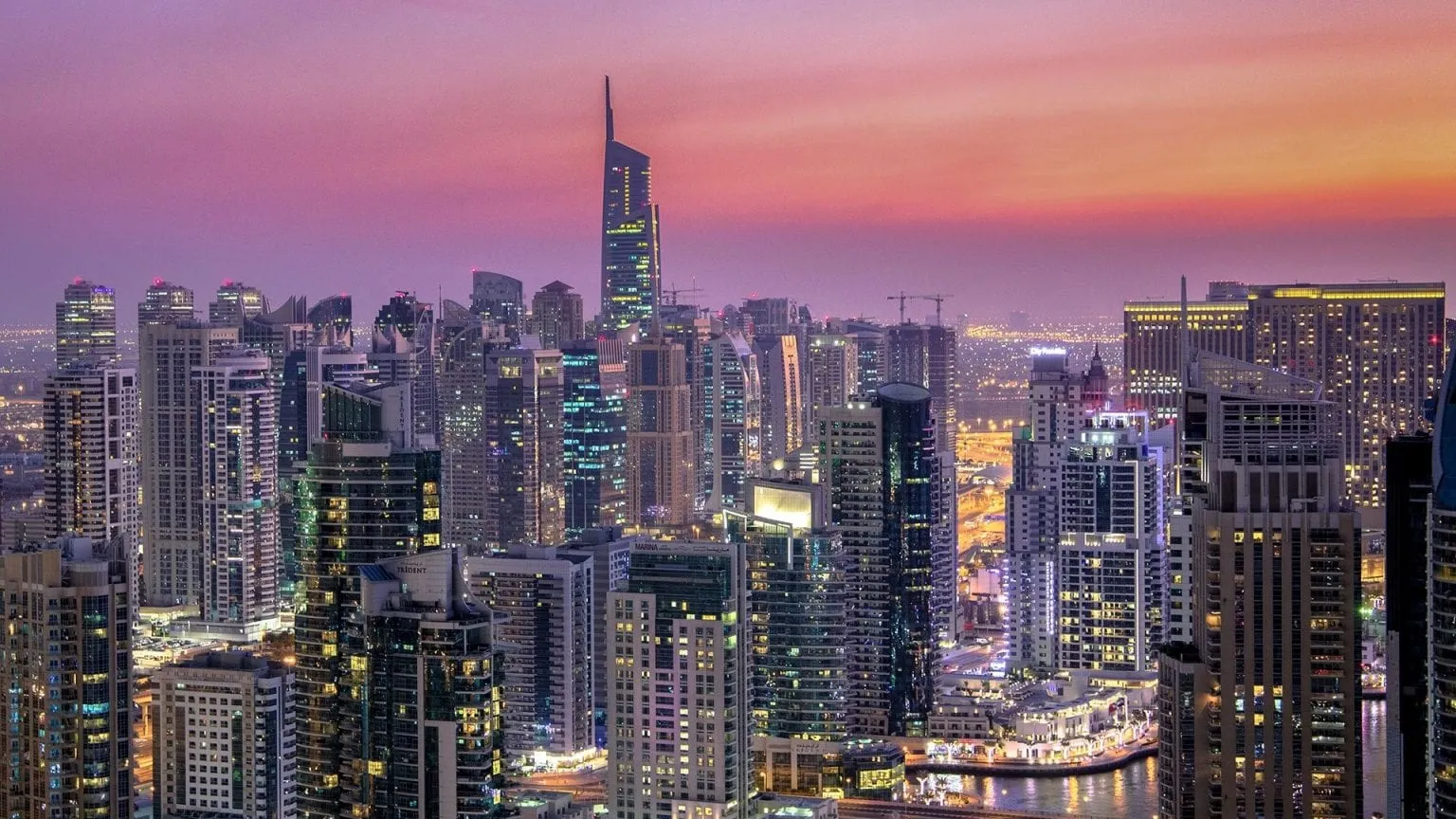Vue panoramique de Dubaï en fin de journée