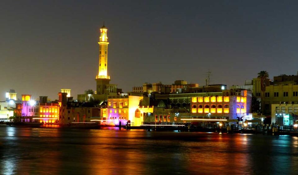 Comment implanter une entreprise freezone à Dubaï